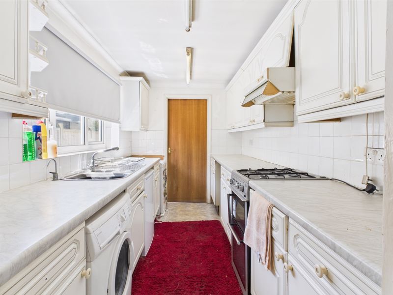 Property photo 3 of 10 Kitchen