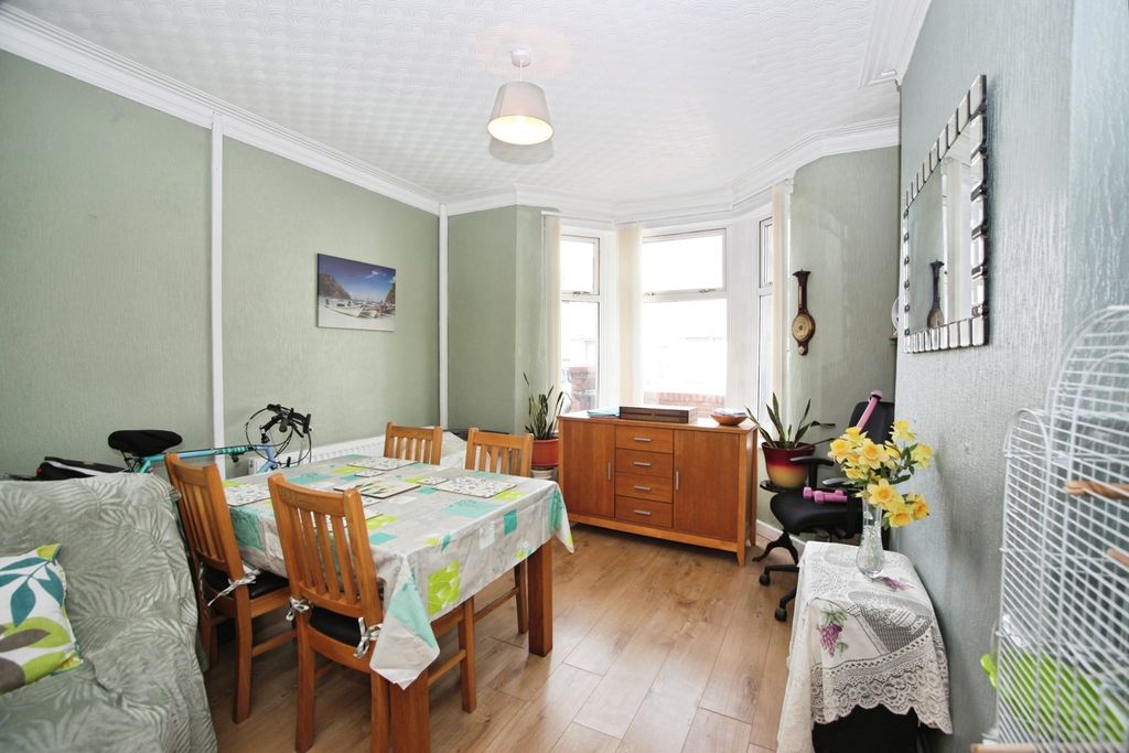 Property photo 3 of 19 Dining Room