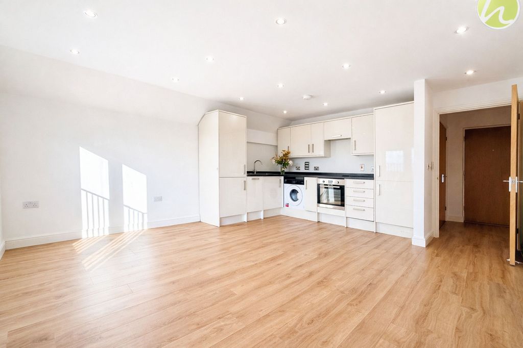 Property photo 2 of 8