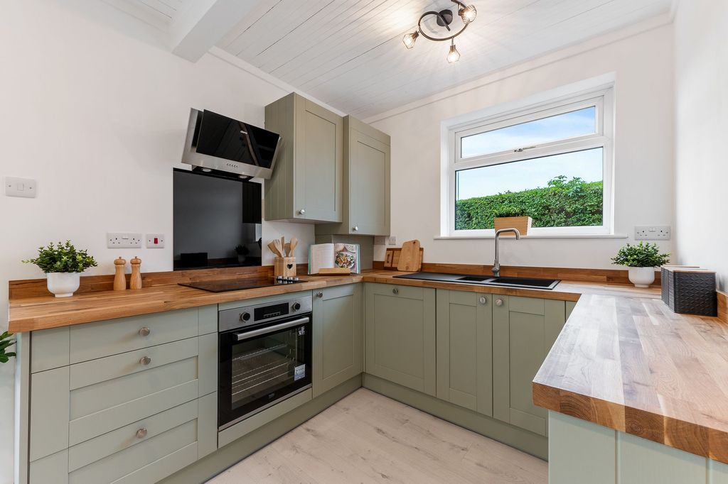 Property photo 3 of 41