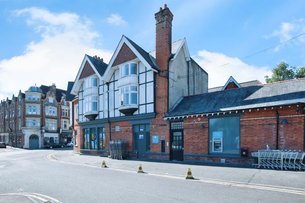 Property photo 1 of 17