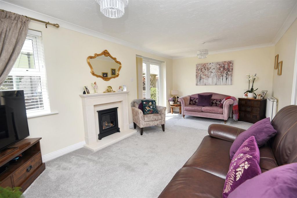 Property photo 2 of 9 Sitting Room