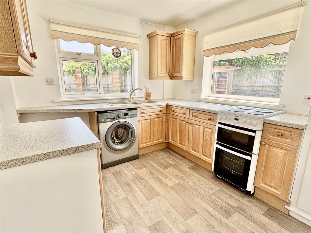 Property photo 3 of 17 Kitchen