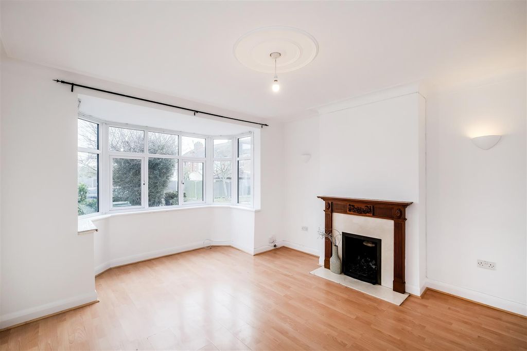 Property photo 2 of 32