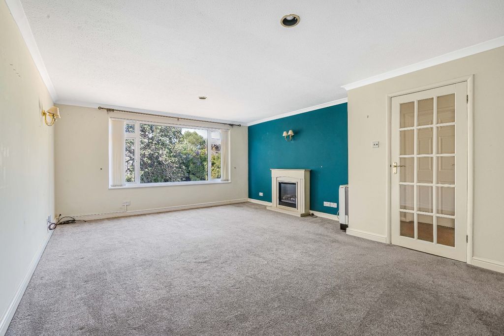 Property photo 2 of 16 Living Room