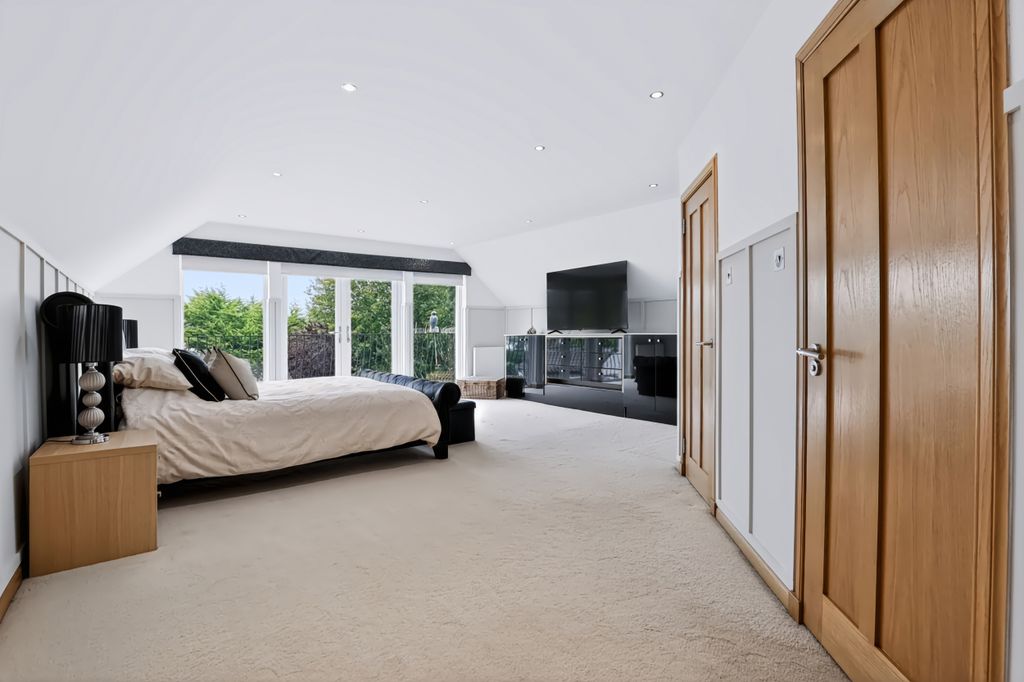 Property photo 3 of 57