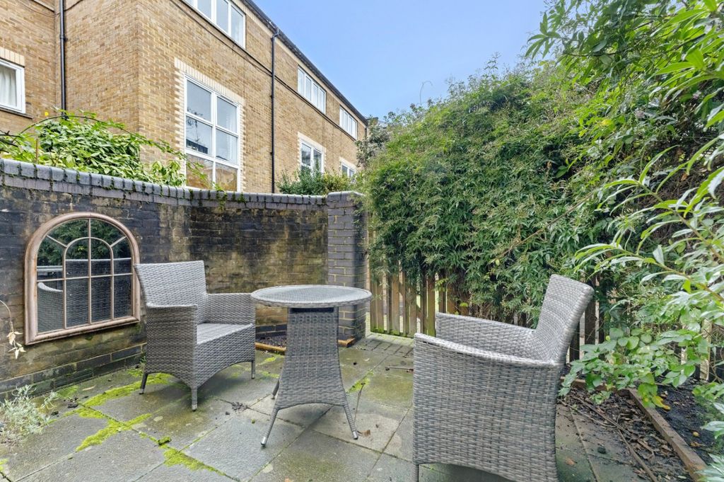 Property photo 2 of 21