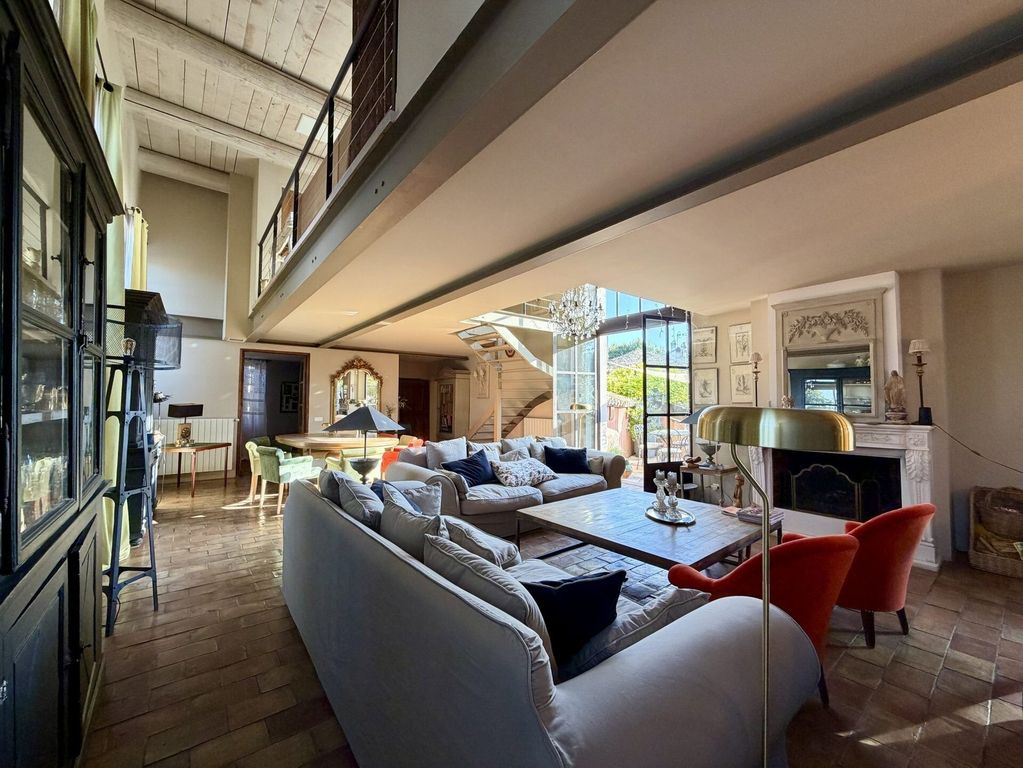 Property photo 1 of 29 Maison Clarence