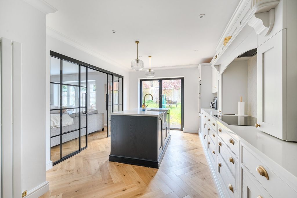 Property photo 2 of 12 Picture No. 30