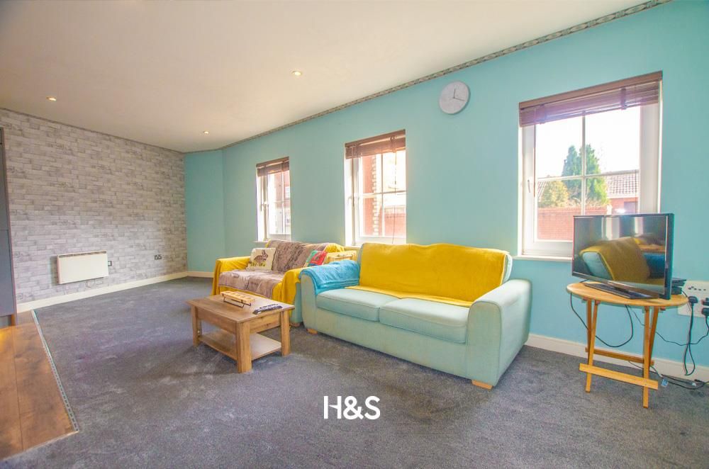 Property photo 2 of 11 Dickens Heath Road.Jpg