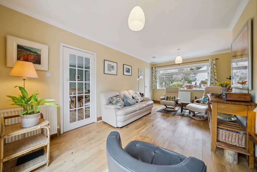 Property photo 3 of 27