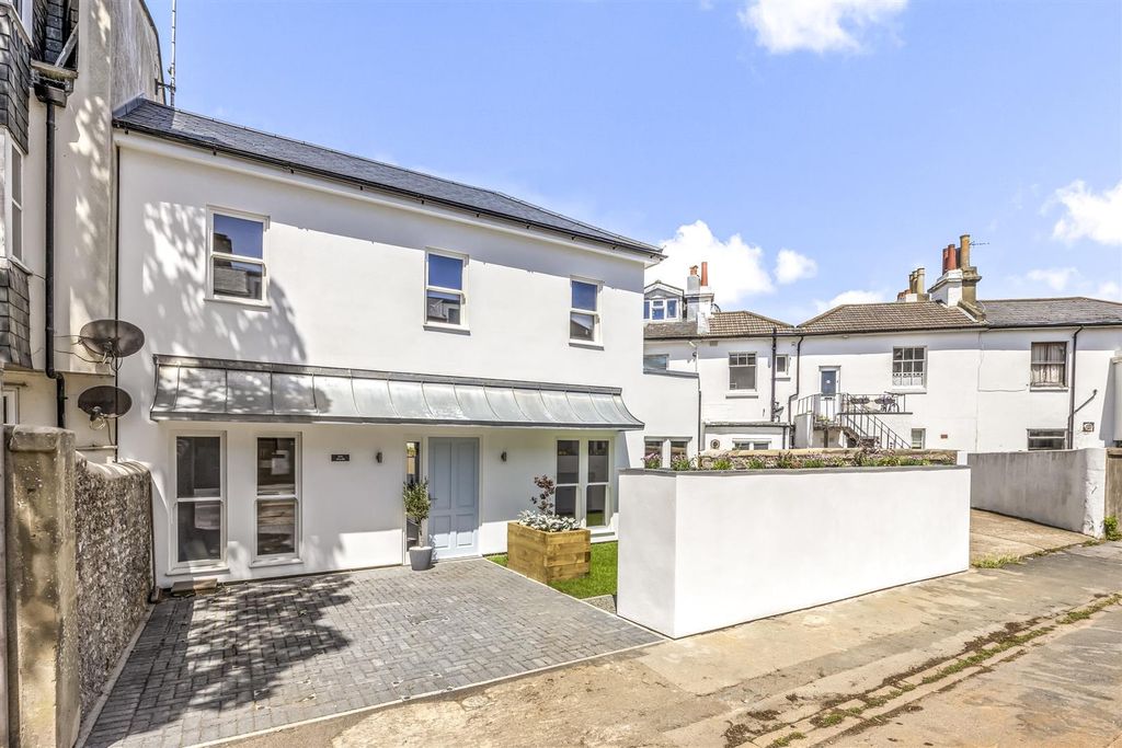 Property photo 1 of 17 Bath Street_Dial House-016.Jpg