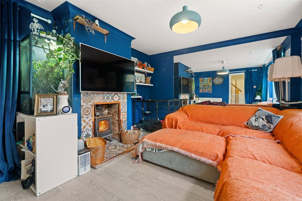 Property photo 2 of 21 Living Room