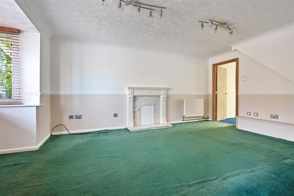 Property photo 2 of 17 Sitting Room