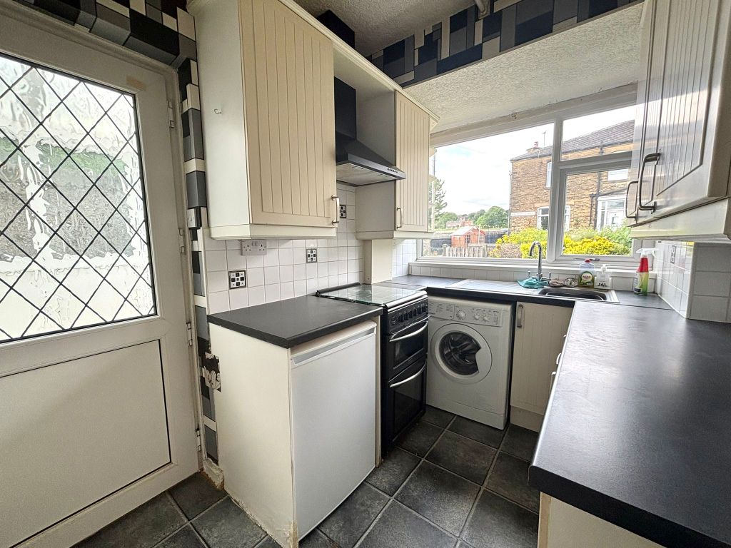 Property photo 3 of 12 Kitchen