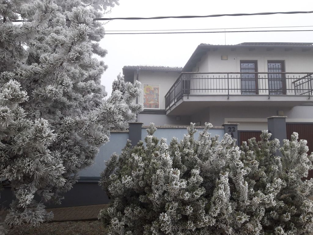 Property photo 3 of 42