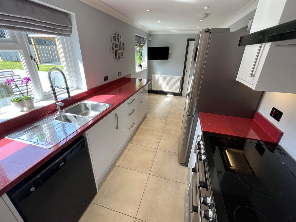 Property photo 2 of 18 Kitchen