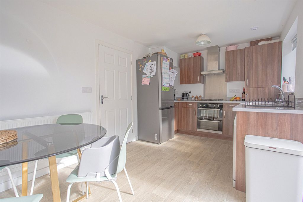 Property photo 2 of 16 Picture No. 18