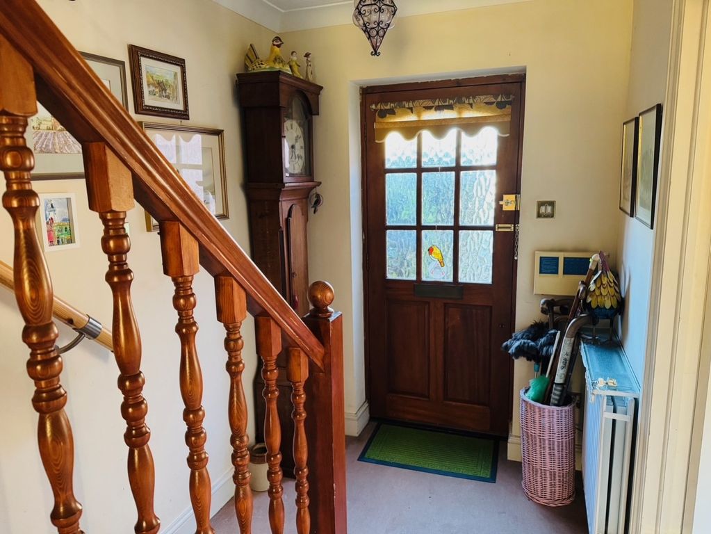 Property photo 2 of 10 Hallway