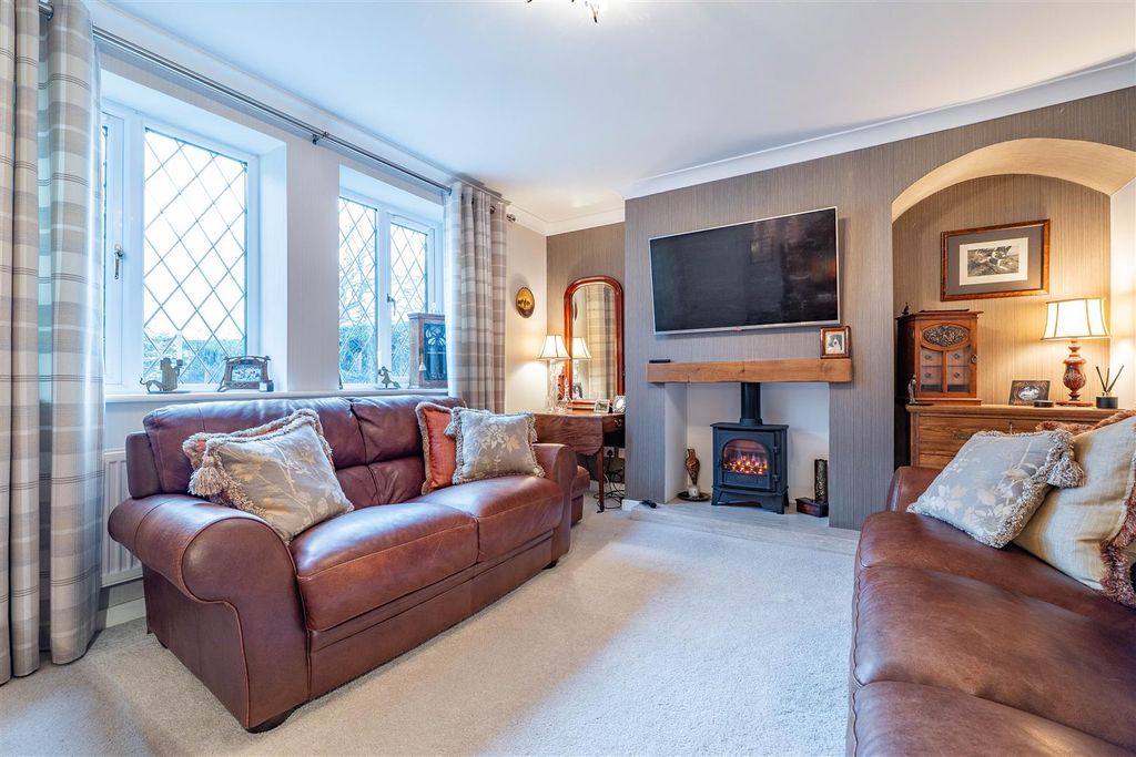 Property photo 2 of 36 Lounge