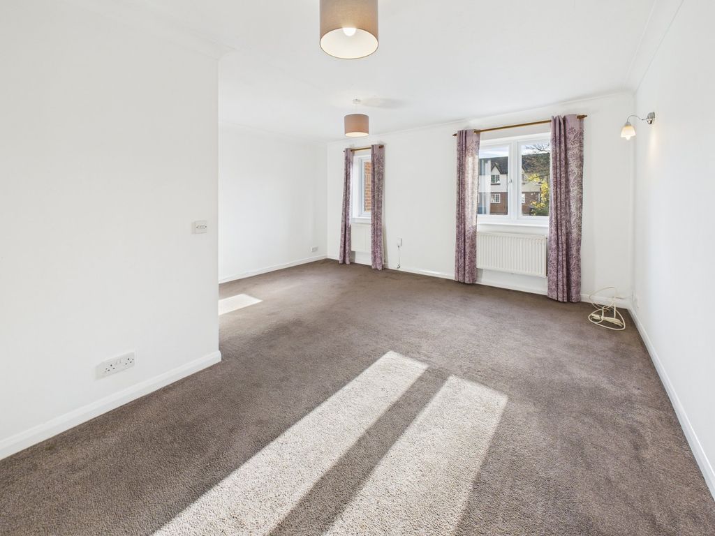 Property photo 3 of 11 Living Room