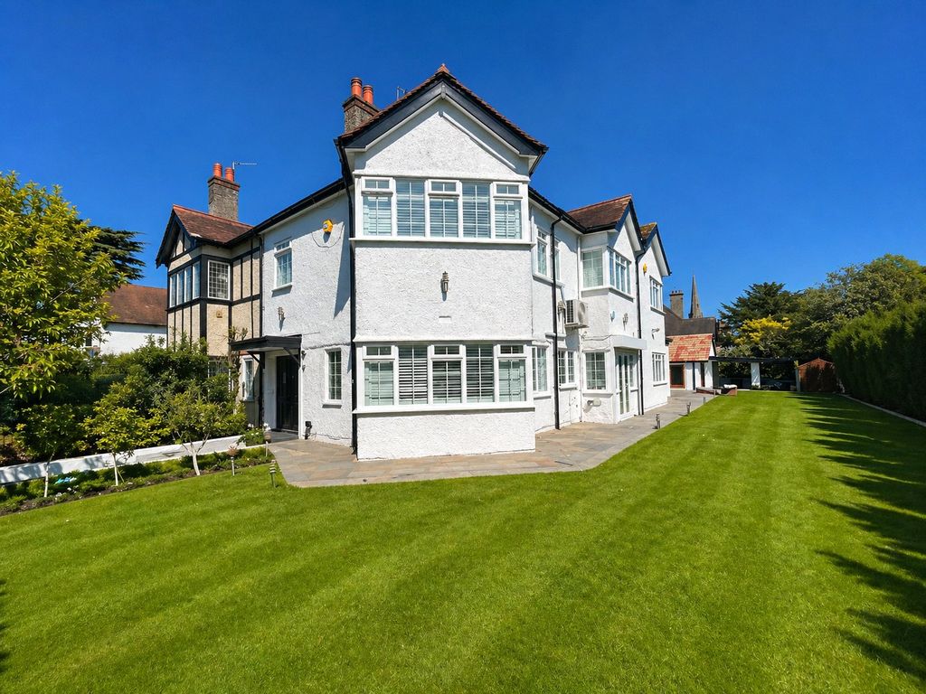 Property photo 1 of 15 Front Aspect