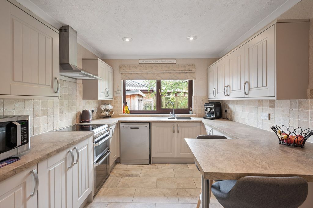 Property photo 2 of 30