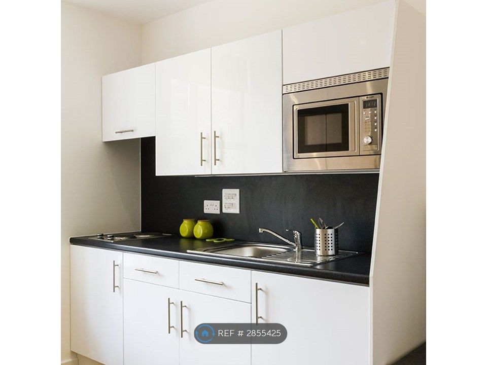 Property photo 3 of 9 Kitchen