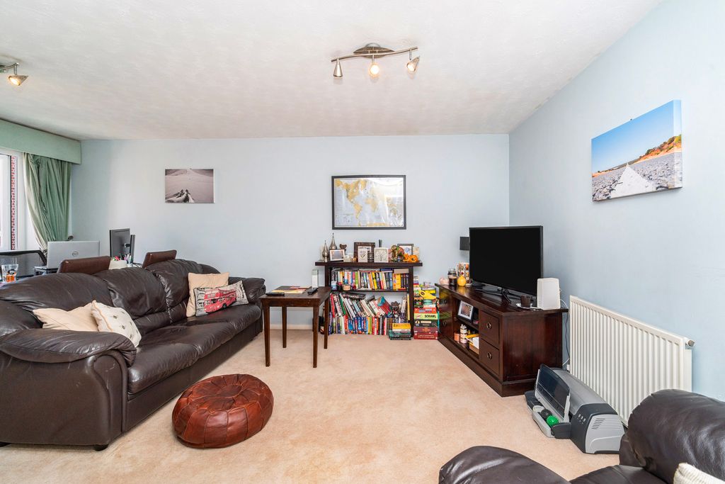 Property photo 3 of 10 Pbox-Img.Jpg