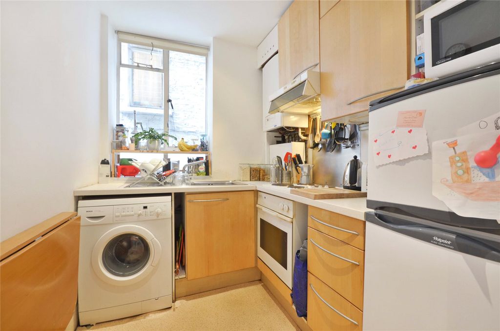 Property photo 3 of 8 Picture No. 14