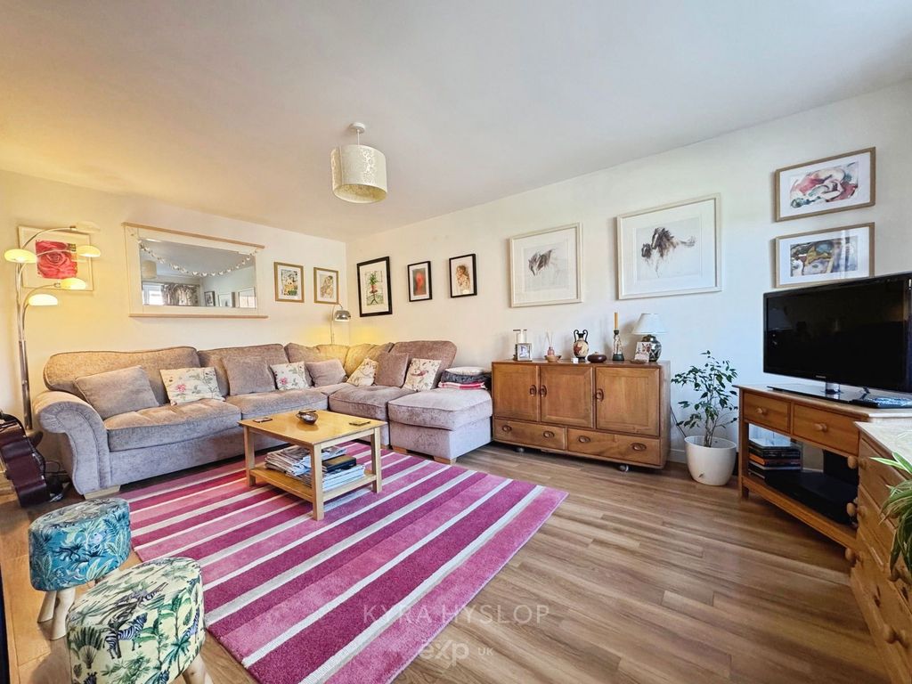 Property photo 3 of 18