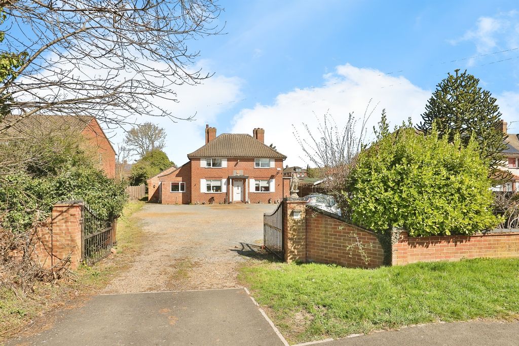 Property photo 2 of 17