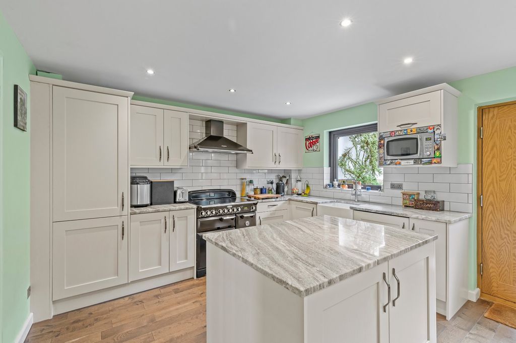 Property photo 3 of 20 Picture 3