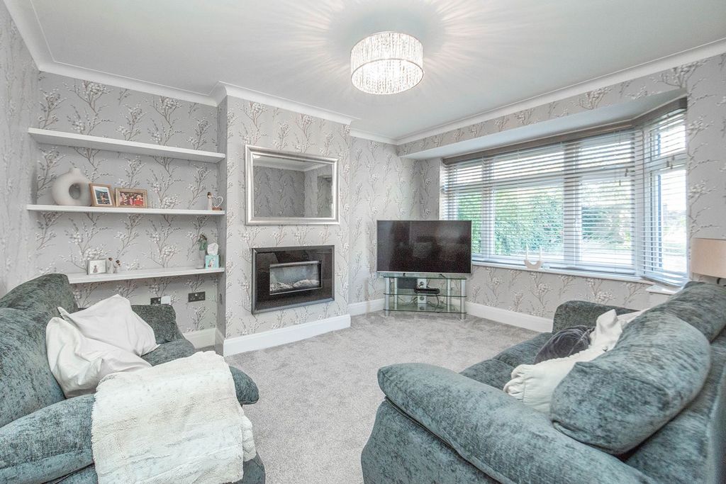 Property photo 2 of 28