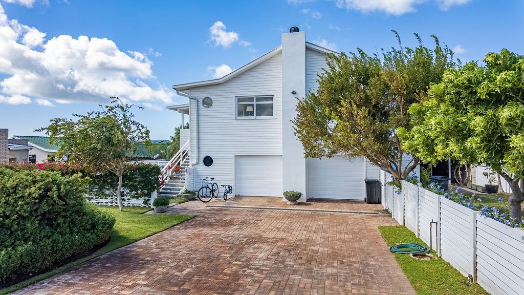 Property photo 2 of 39