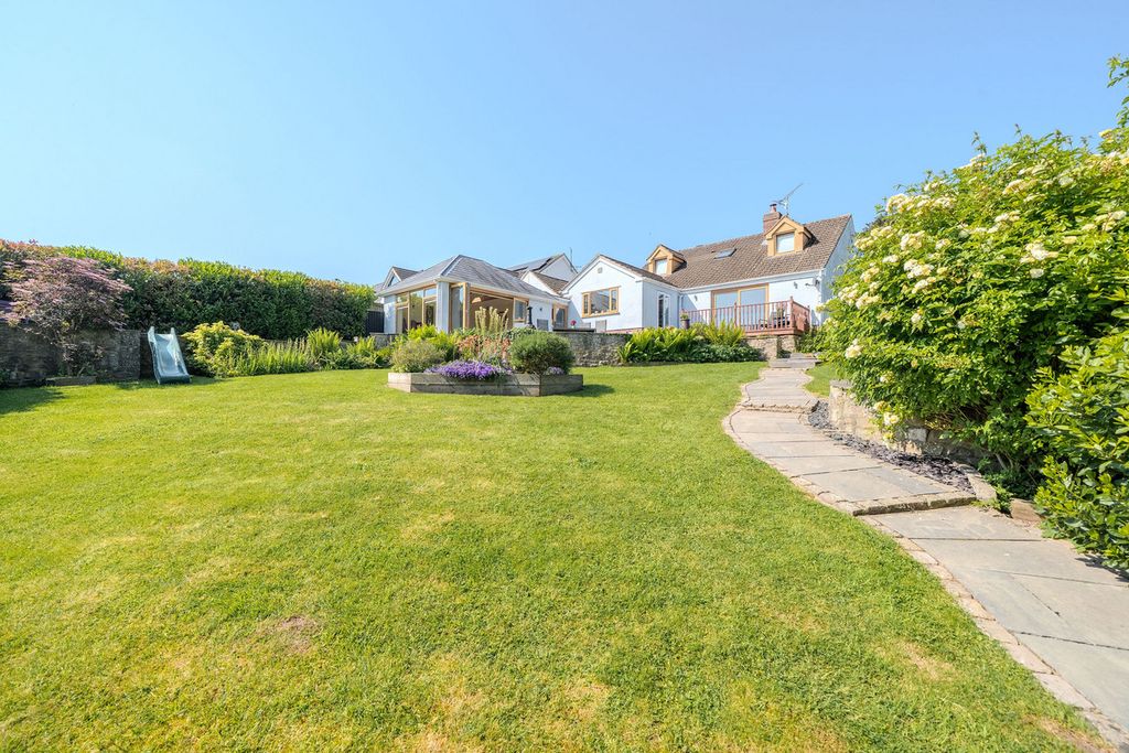 Property photo 1 of 43