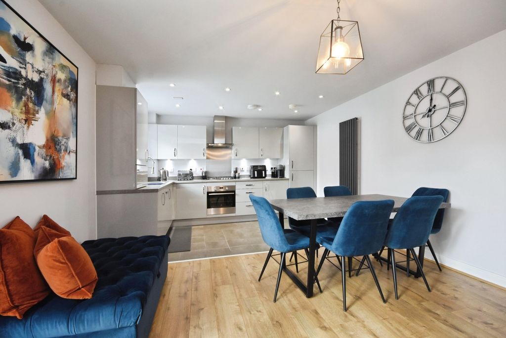Property photo 2 of 16 Open Plan