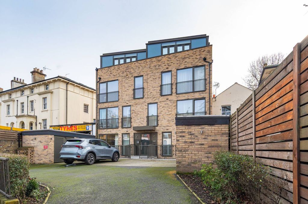 Property photo 2 of 23