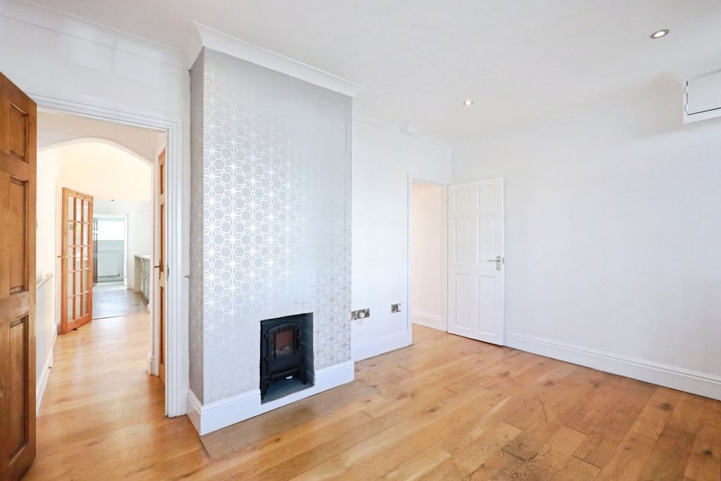 Property photo 3 of 13 Pbox-Img.Jpg