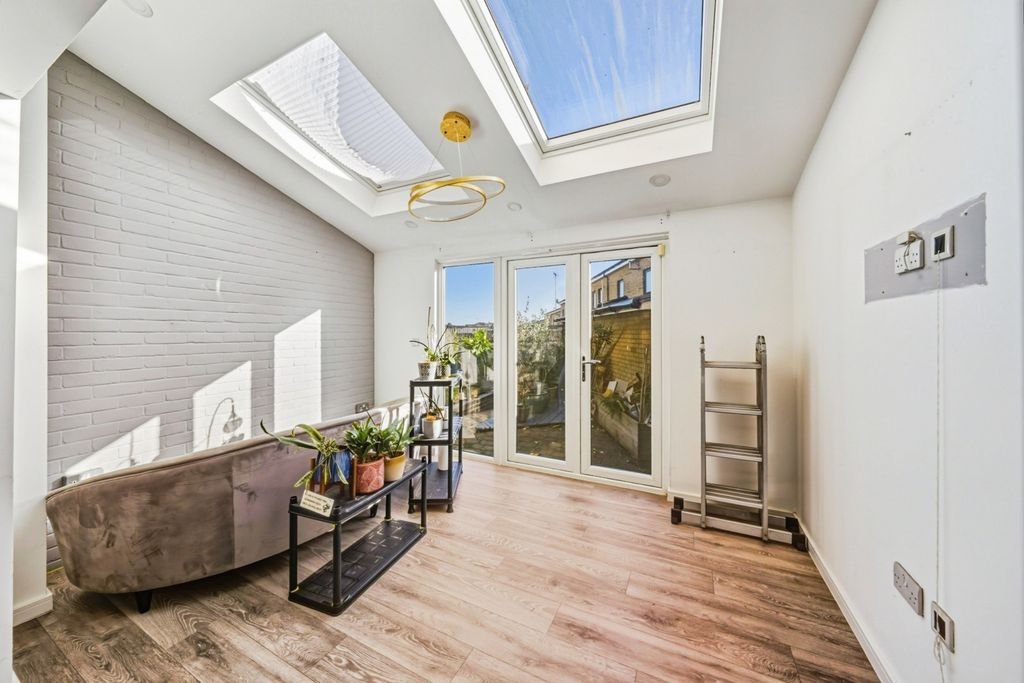 Property photo 3 of 16 Photo