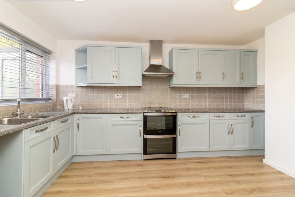 Property photo 2 of 13 Img_5302