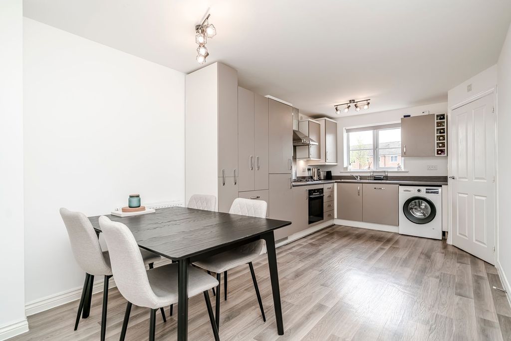 Property photo 3 of 37