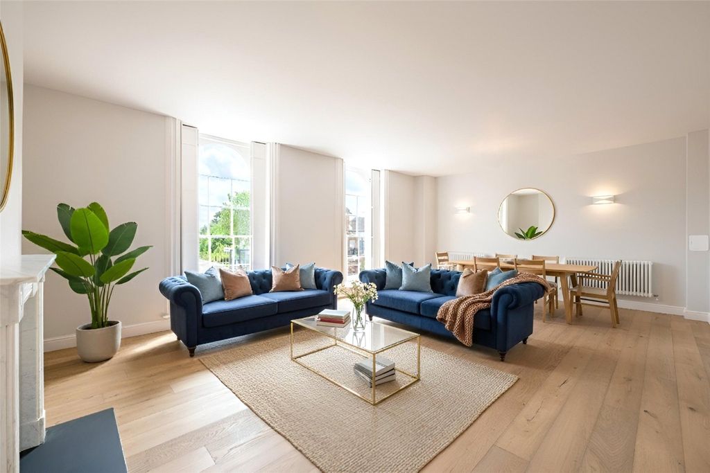 Property photo 3 of 10 Living / Dining