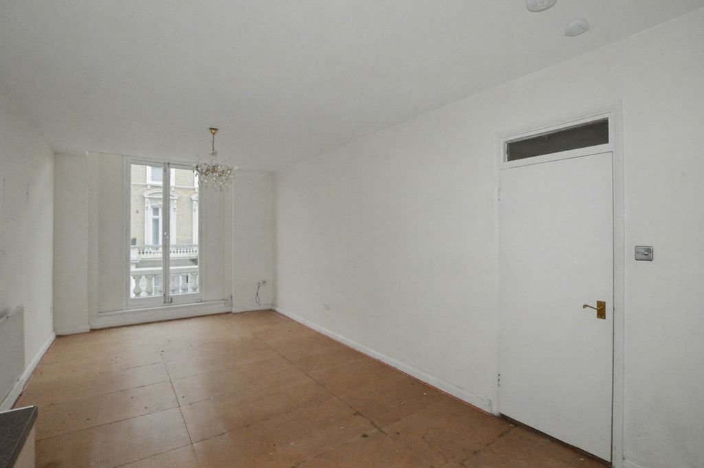 Property photo 2 of 17 Flat 3, 36 Clanricarde Gardens, Notting Hill Gate, London, W2 4Jw