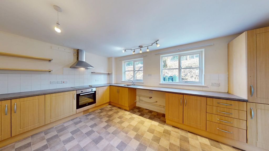 Property photo 2 of 25 Kitchen