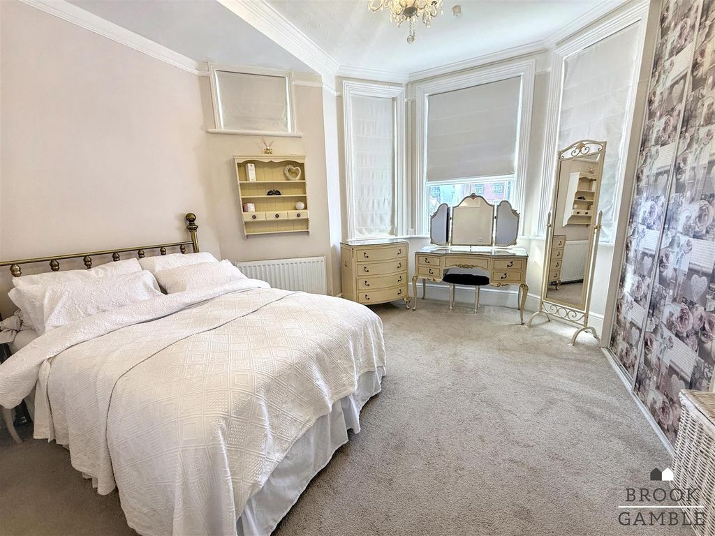 Property photo 3 of 13 01323 438506