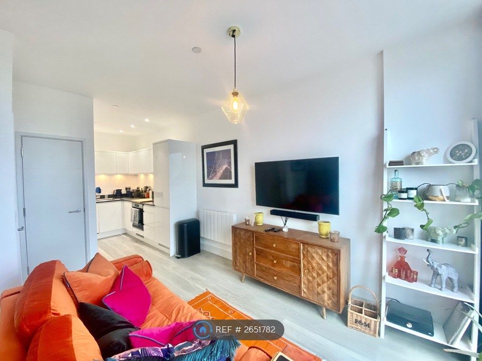 Property photo 1 of 14 Living Room