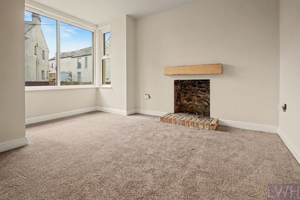 Property photo 3 of 15 Living Room