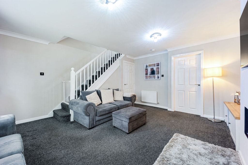 Property photo 3 of 12 Lounge