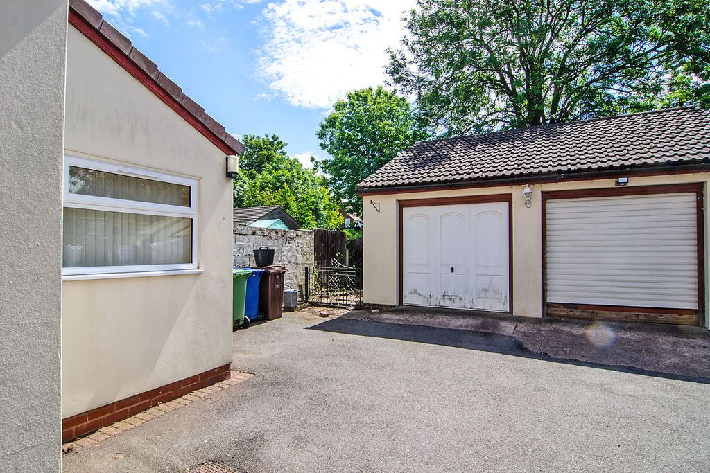 Property photo 2 of 17 Photo 4